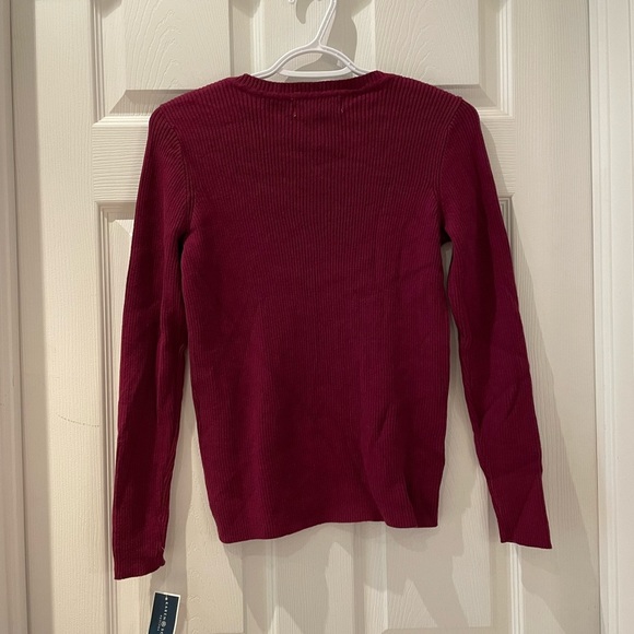 V-Neck Burgundy knit sweater - Picture 2 of 3